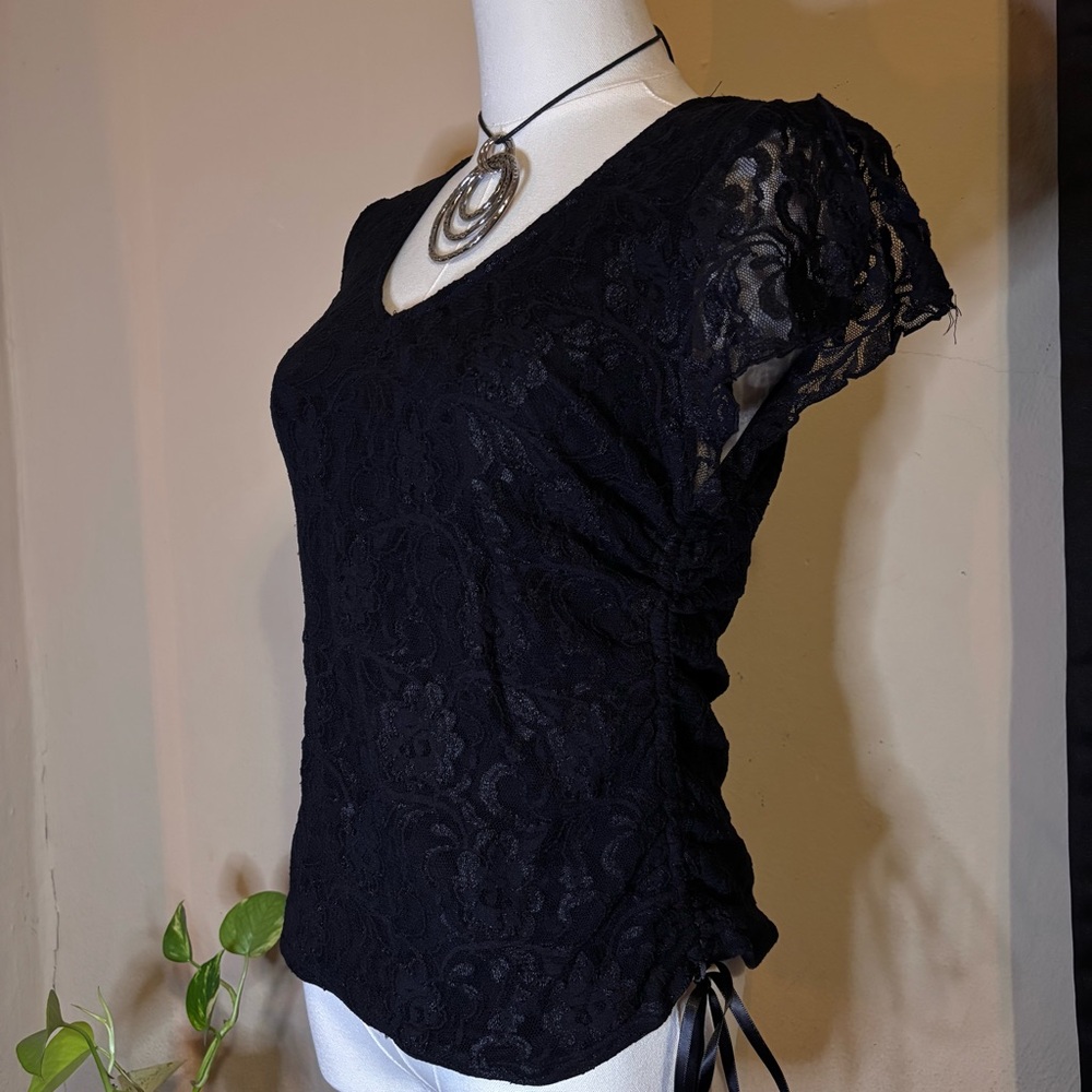 NWT Designer Lace Bisou Bisou Detailed Top